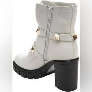 Vaneli Davy White Platform Boot, Size 10, New With Box